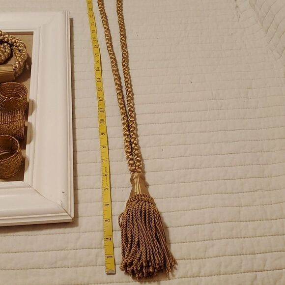 Set of  2 gold tassels and Napkin rings - Picture 4 of 6